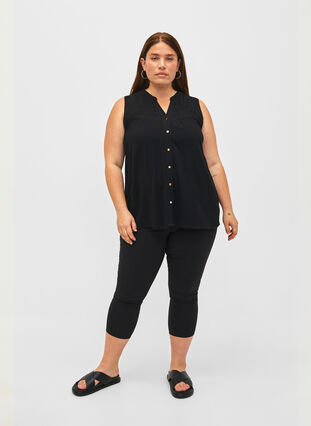 Zizzi Ermeløs bluse i viskose med heklede detaljer, Black, Model image number 2