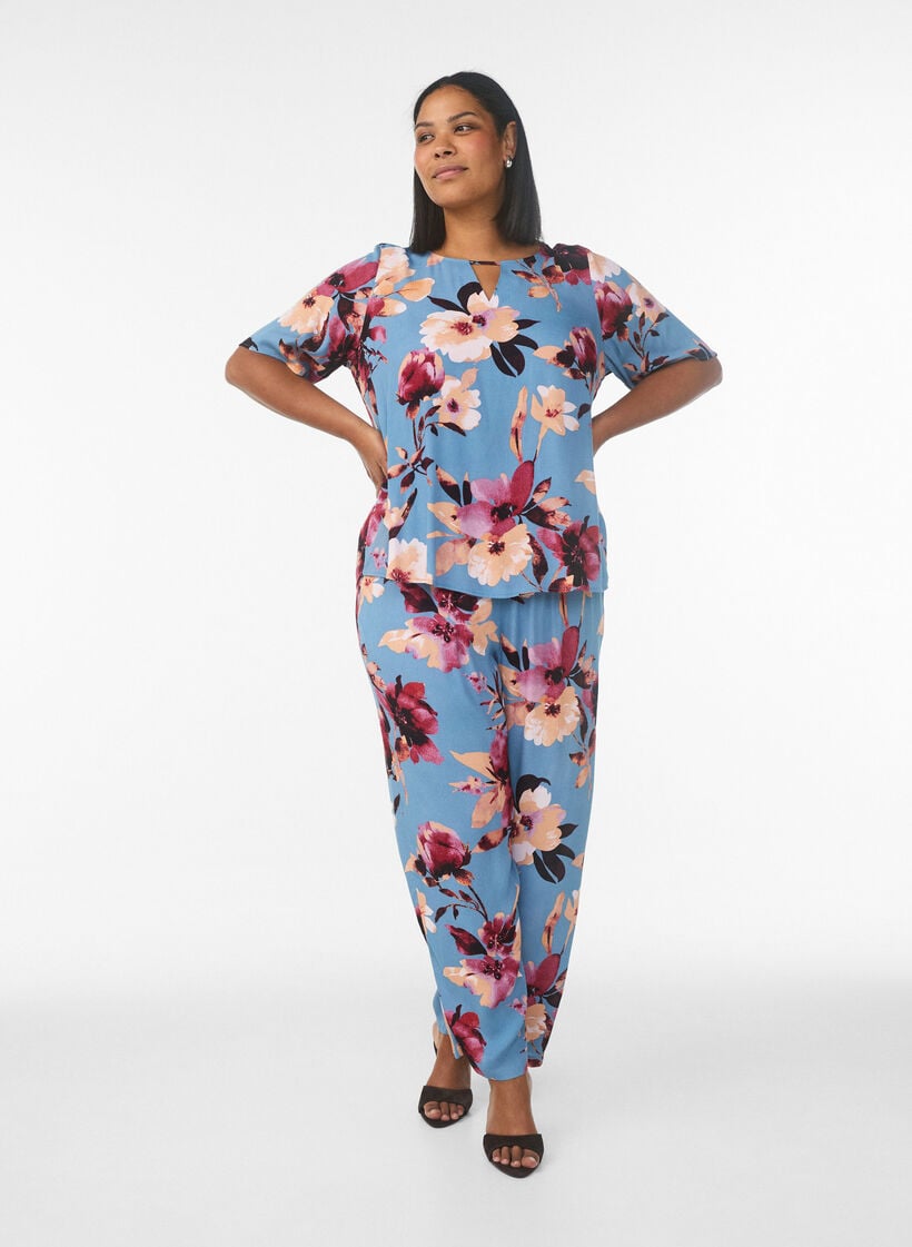 Kortermet bluse i viskose med trykk, Bl&aring;, Model image number 1