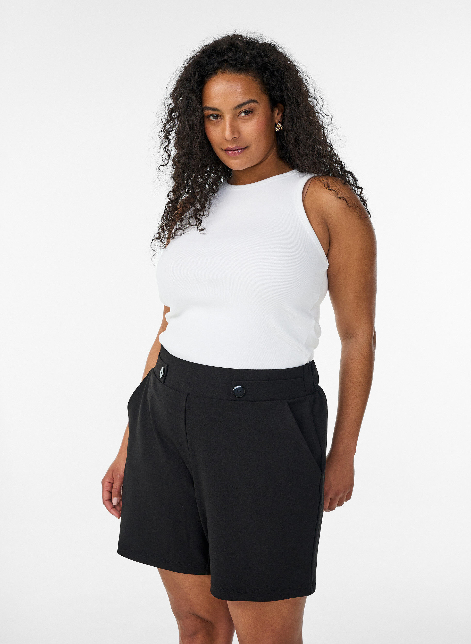 ZizziShorts med lommer og l&oslash;s passform, Svart, Model image number 0