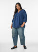 Bluse i bomullsmuslin med broderie anglaise, Bl&aring;, Model image number 1