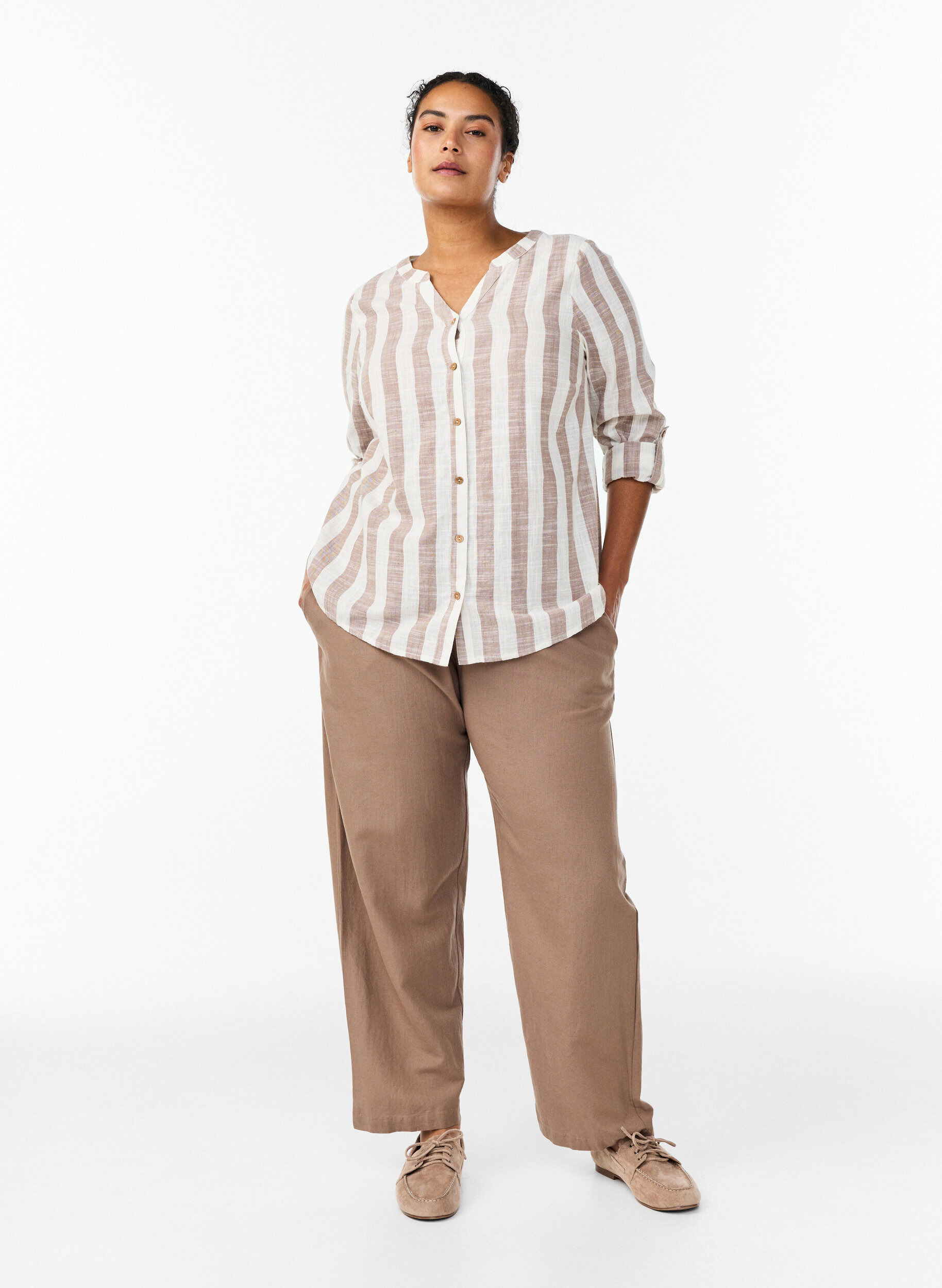 Zizzi Bluse i bomull med V-hals, Beige, Model image number 1