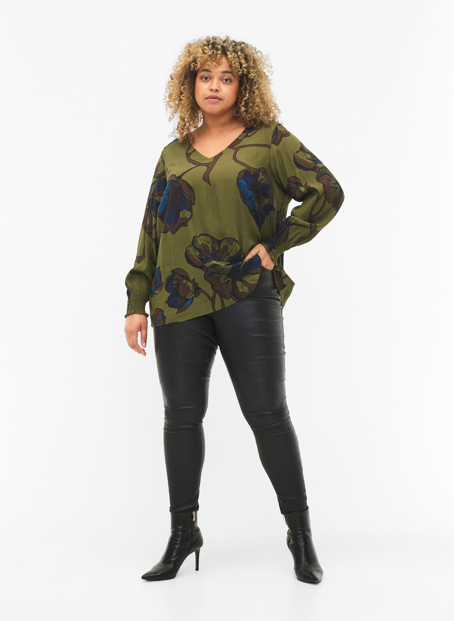 Zizzi Bluse i viskose med lange ermer og blomstertrykk	, Green Big Flower, Model image number 2