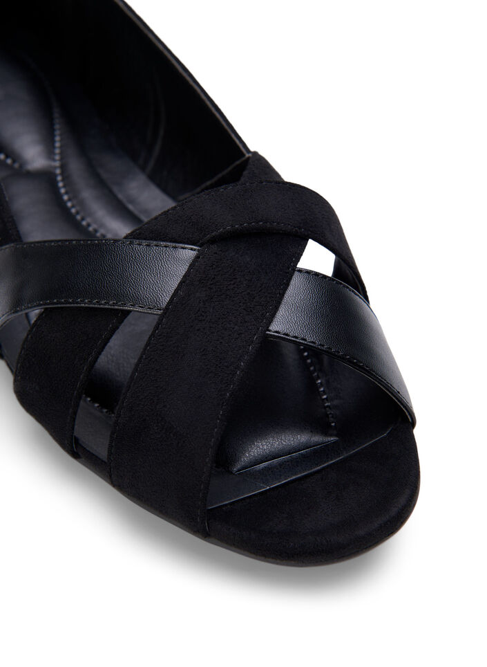 Ballerinasko med spiss tå og bred passform, Black, Packshot