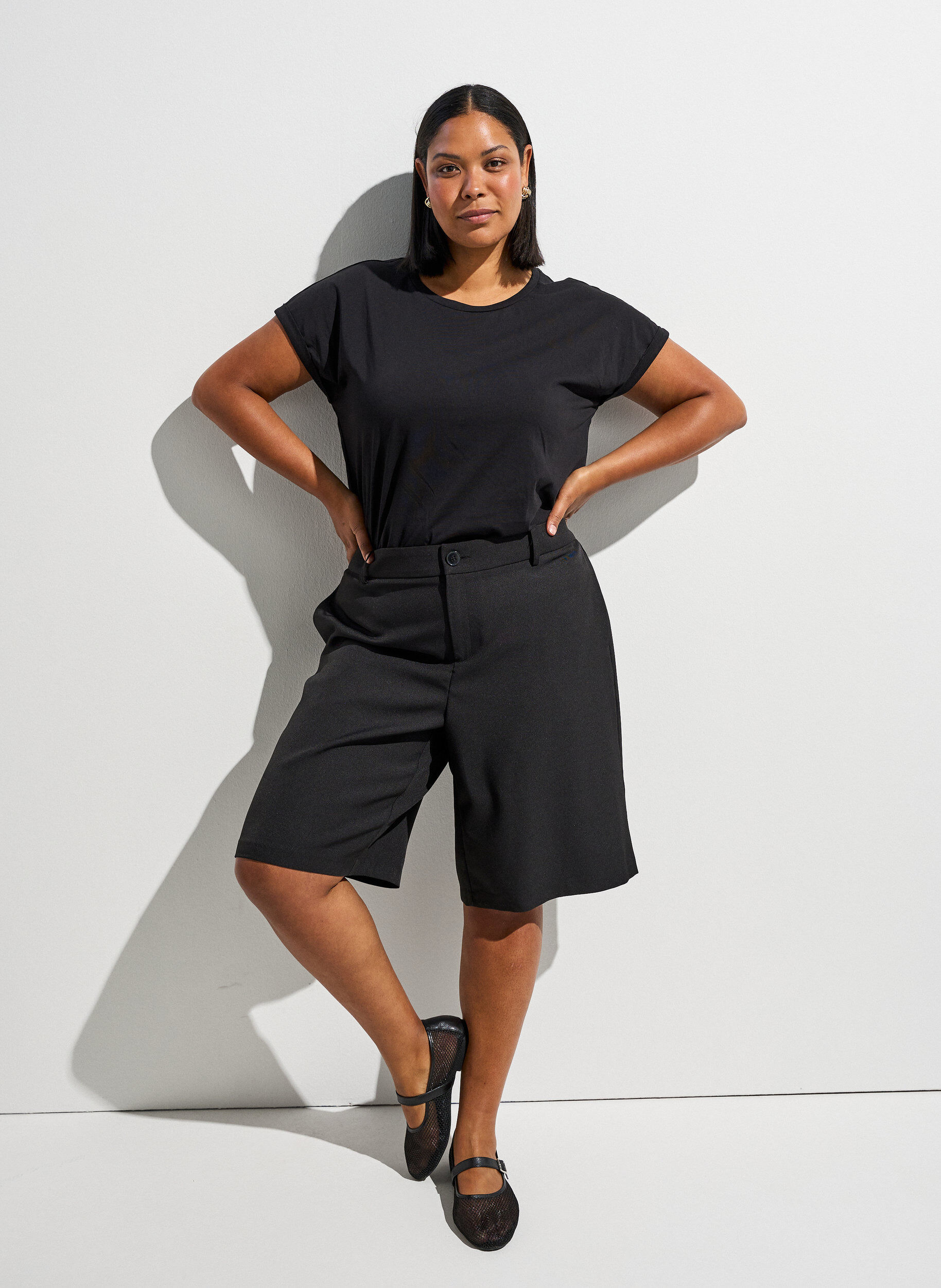 ZizziKortermet T-skjorte i bomullsblanding, Svart, Image image number 0