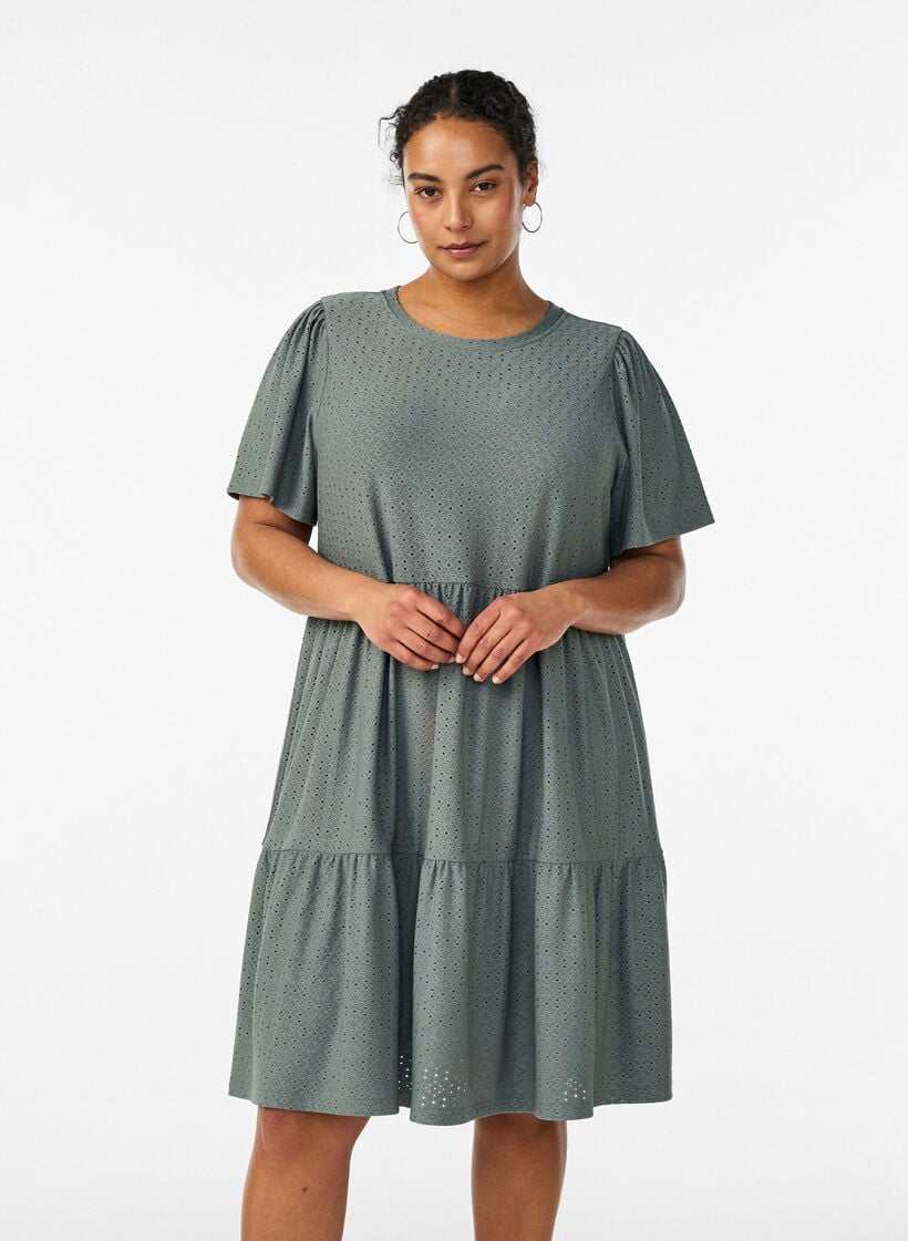 Kort kjole med blondem&oslash;nster og lagdelt skj&oslash;rt, Gr&oslash;nn, Model image number 0