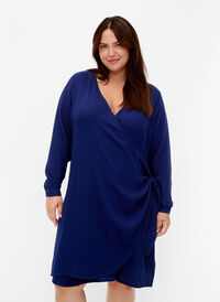 Viskosekjole med lange ermer og omslagslook, Medieval Blue, Model