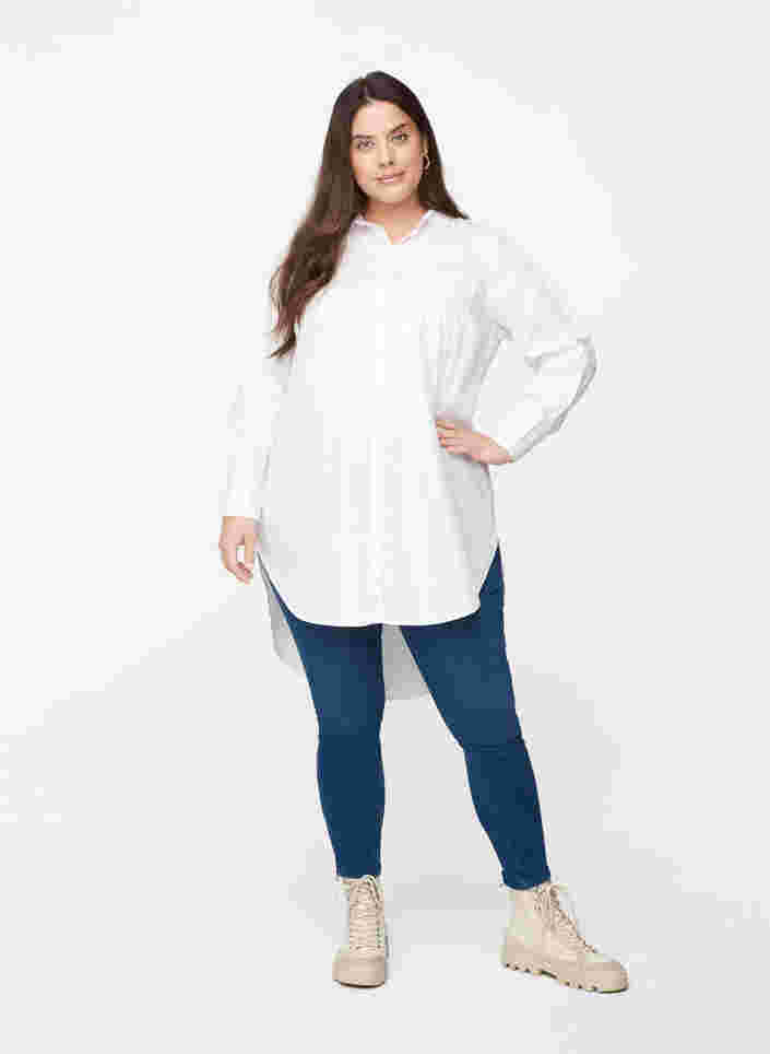 Lang bomullsskjorte med lomme på brystet, White, Model image number 2