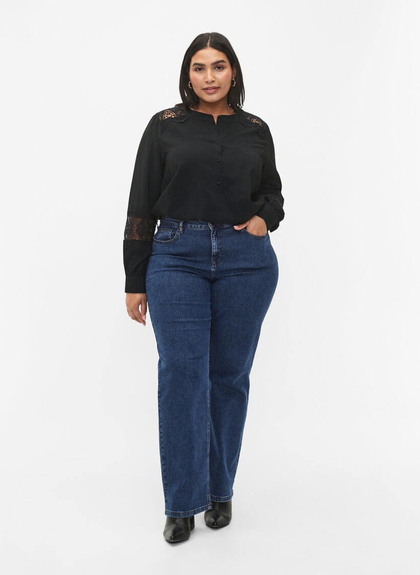 Viskosebluse med heklede detaljer, Black, Model image number 2