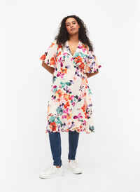 Blomstrete kjole med wrap og 3/4 ermer, Buttercream Flower, Model