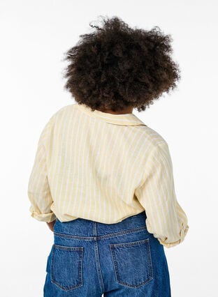 Zizzi Skjorte i lin og viskose med 3/4 ermer, Beige, Model image number 2