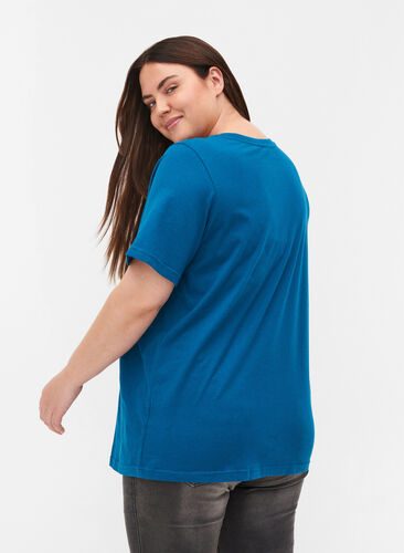 T-skjorte i organisk bomull med V-hals, Maroccan Blue, Model image number 1