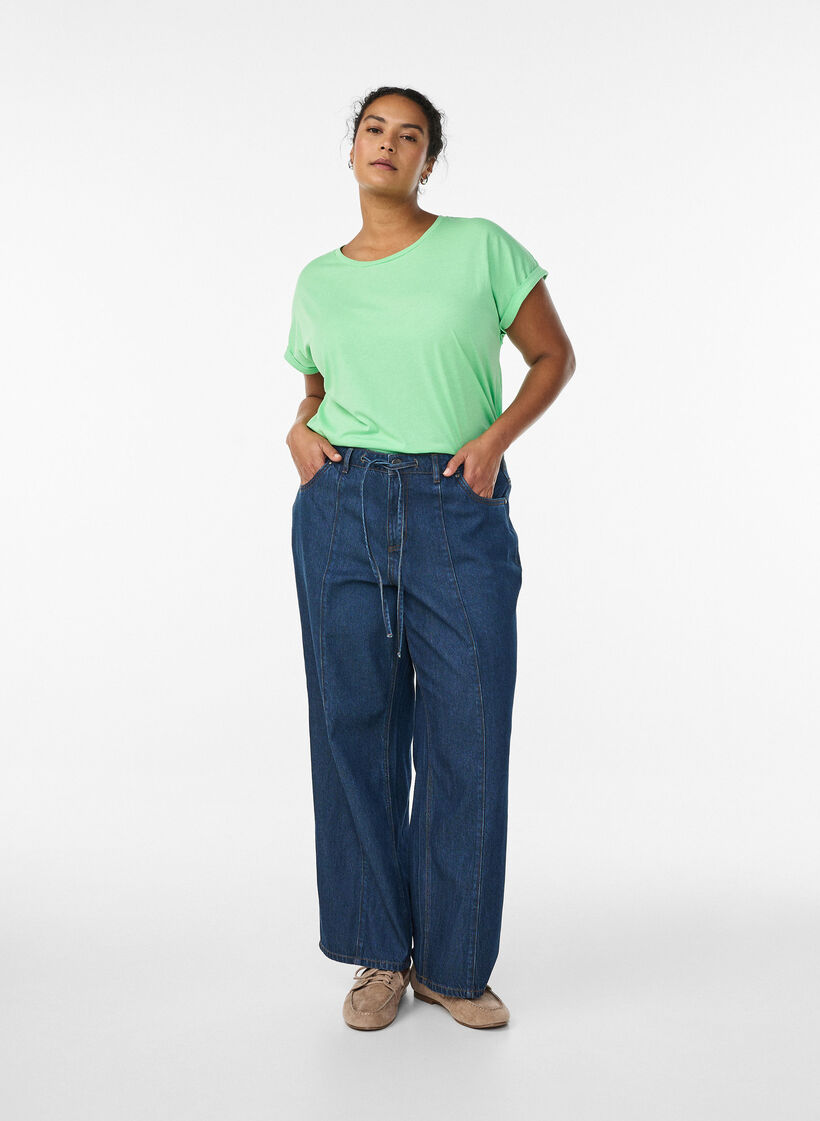 Kortermet T-skjorte i bomullsblanding, Gr&oslash;nn, Model