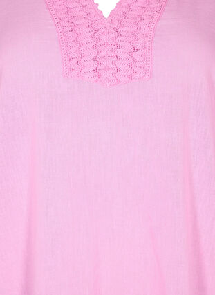 Bluse av bomull med heklede detaljer, Begonia Pink, Packshot image number 2