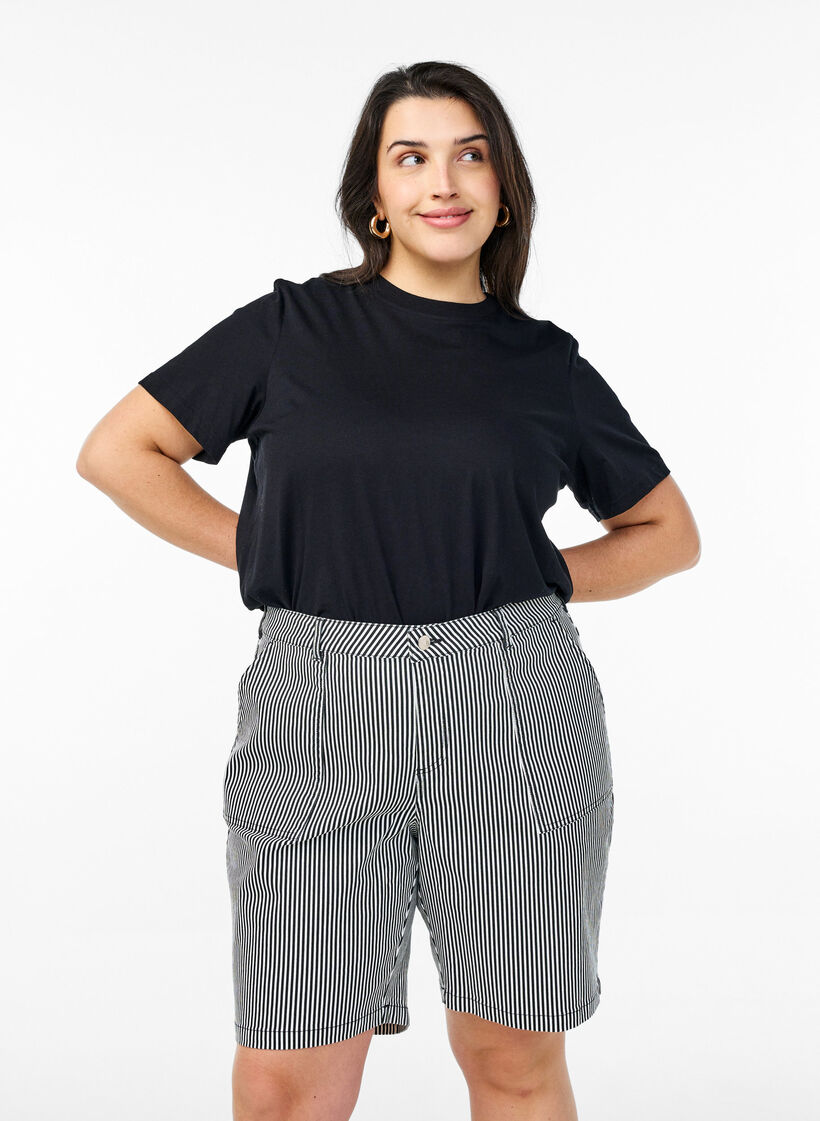 Stripete Bermudashorts med høy midje, Svart, Model image number 0