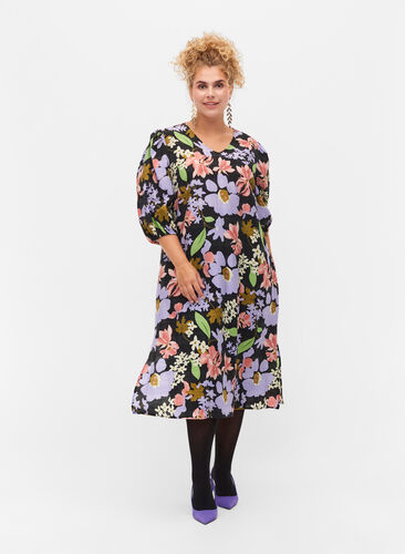 Blomstrete midikjole i viskose med 3/4-ermer, Purple Green Flower, Model image number 0