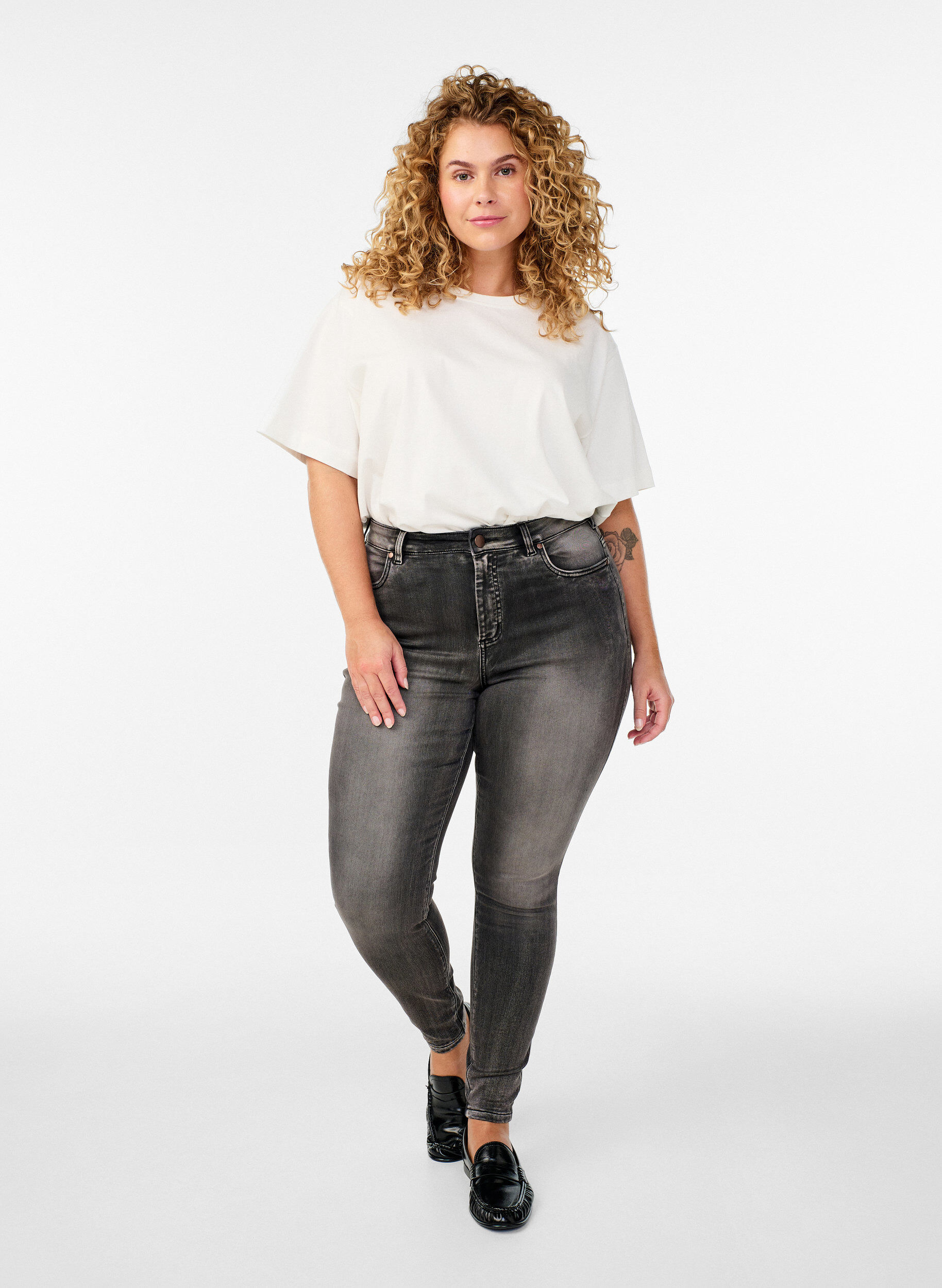 Super slim Amy jeans med h&oslash;y midje, Gr&aring;, Model
