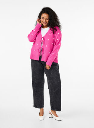 Zizzi Strikket cardigan med knytedetaljer og broderi, Raspberry Rose Comb, Model image number 2