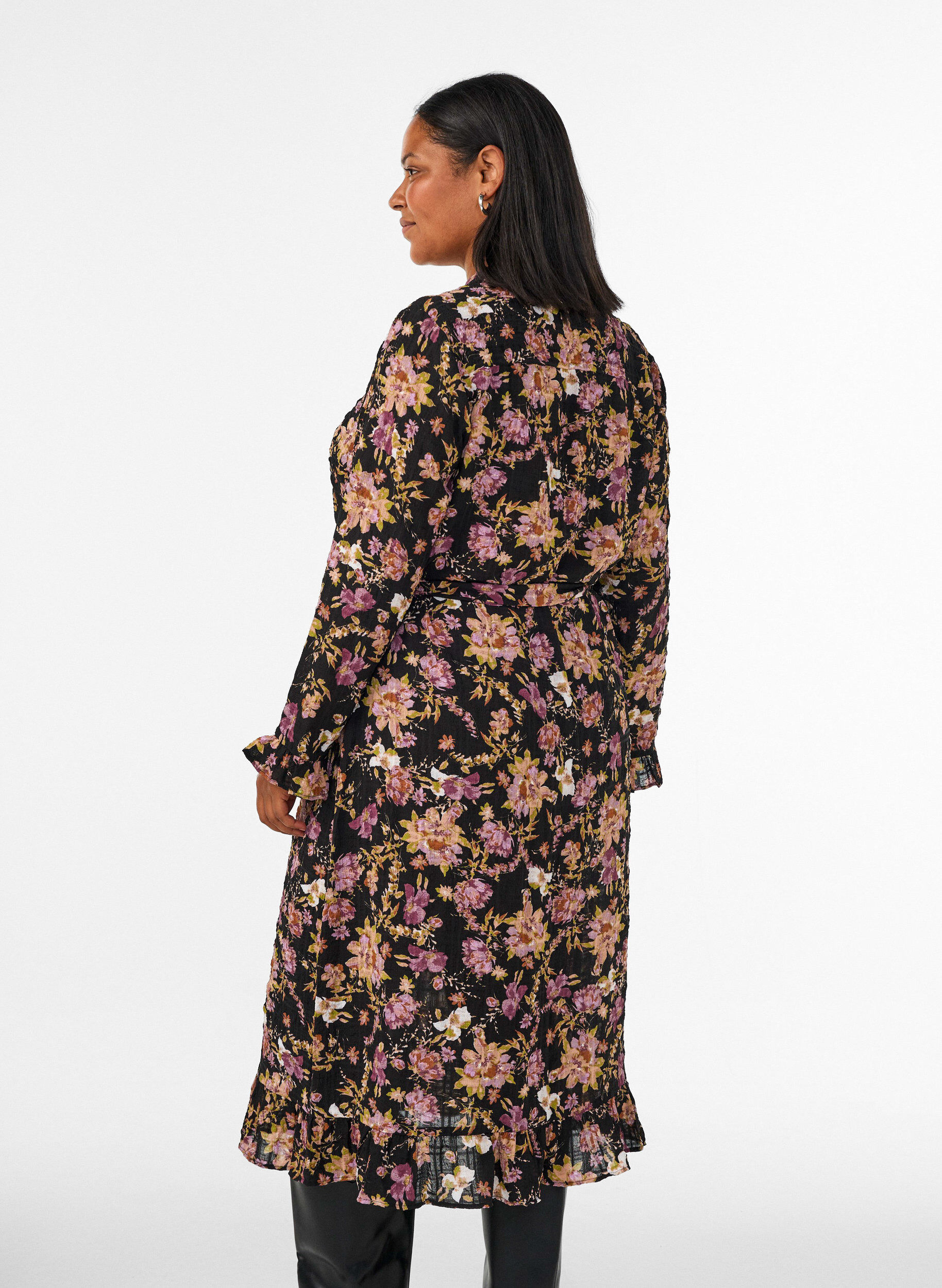 ZizziMidikjole med blomstertrykk og avtakbart knytebelte, Svart, Model image number 2