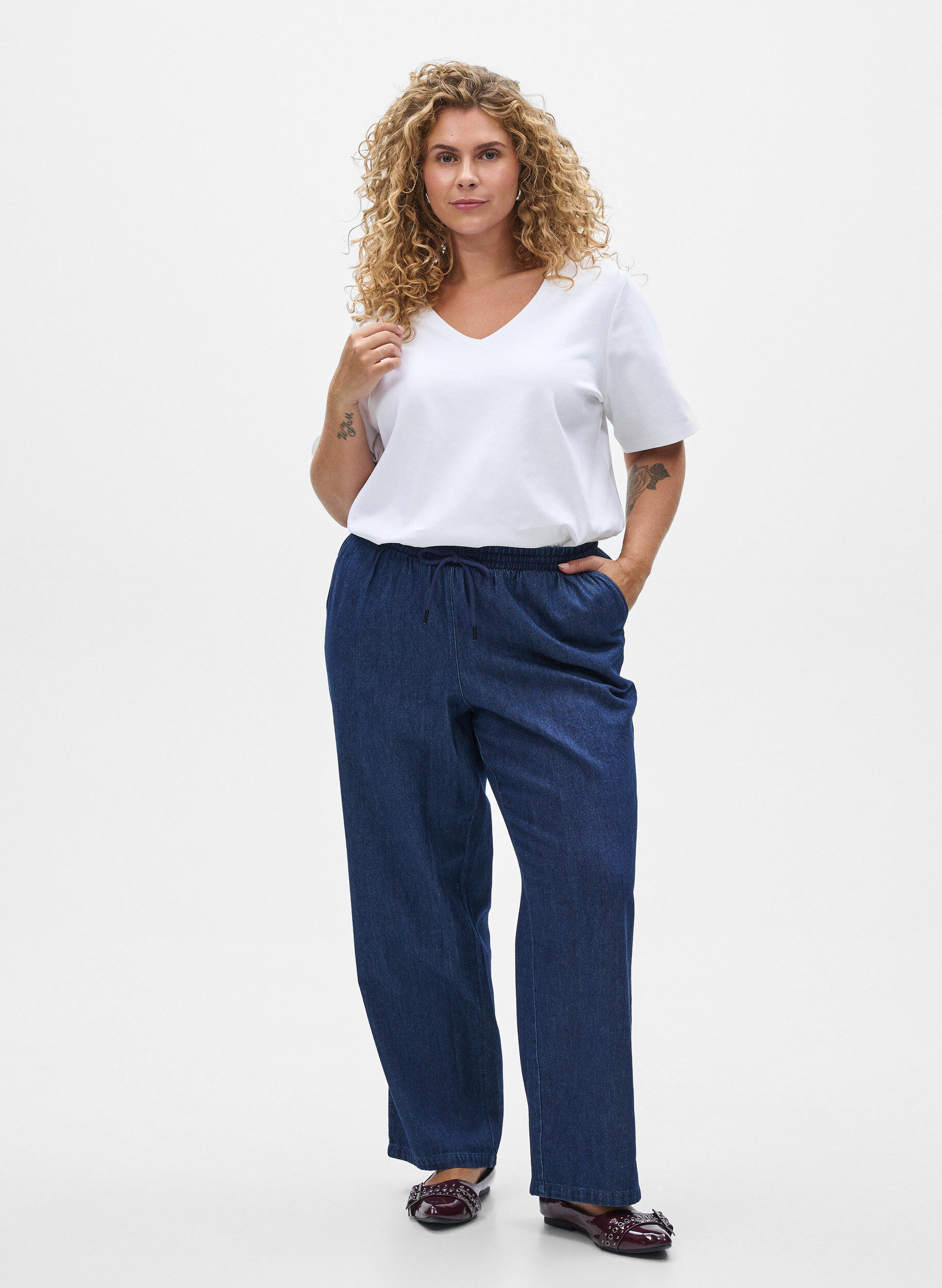 Jeans med rett passform og elastisk linning, Bl&aring;, Model