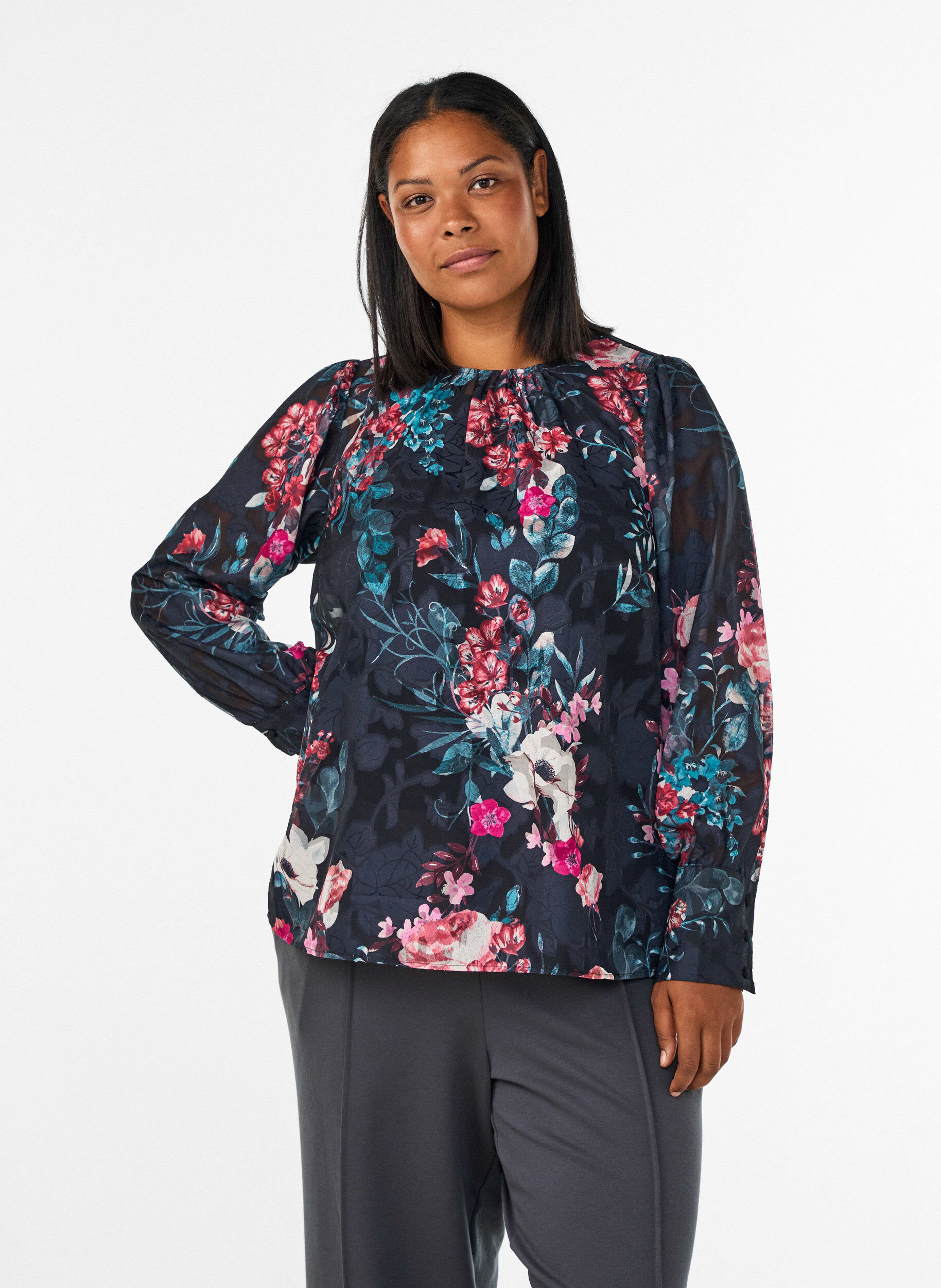 Bluse med blomstertrykk og vevd tekstur, Svart, Model