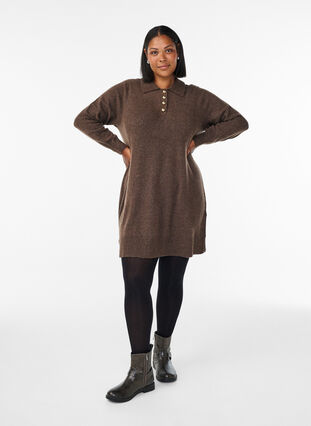 Zizzi Kort strikkekjole med poloskjorte-krage og knapper, Rain Drum Mel., Model image number 1