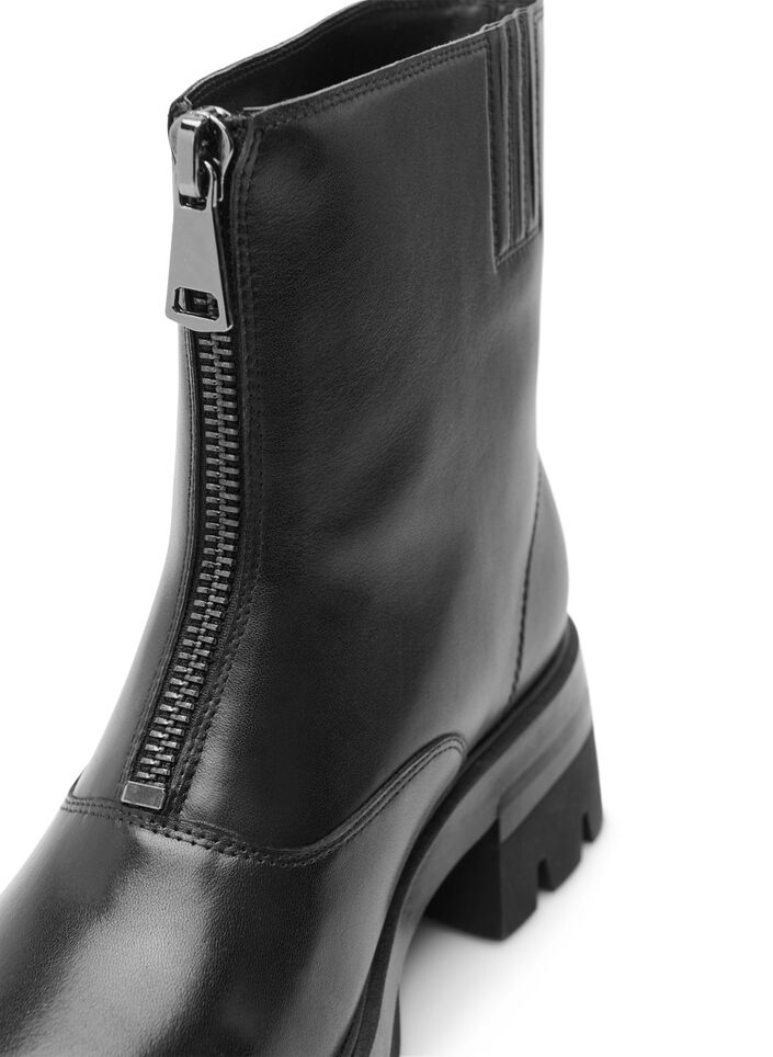 Korte skinnboots med glidelås og bred passform, Black, Packshot image number 4