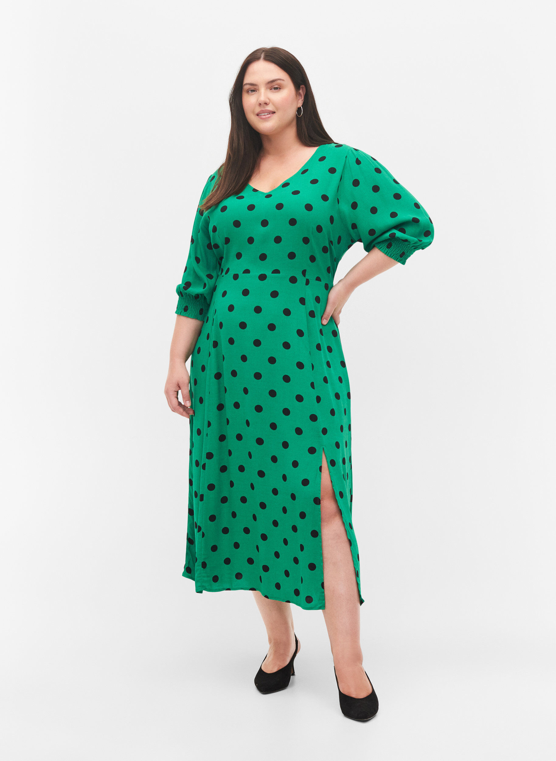 Zizzi Midikjole med prikker i viskose, Jolly Green Dot AOP, Model image number 3