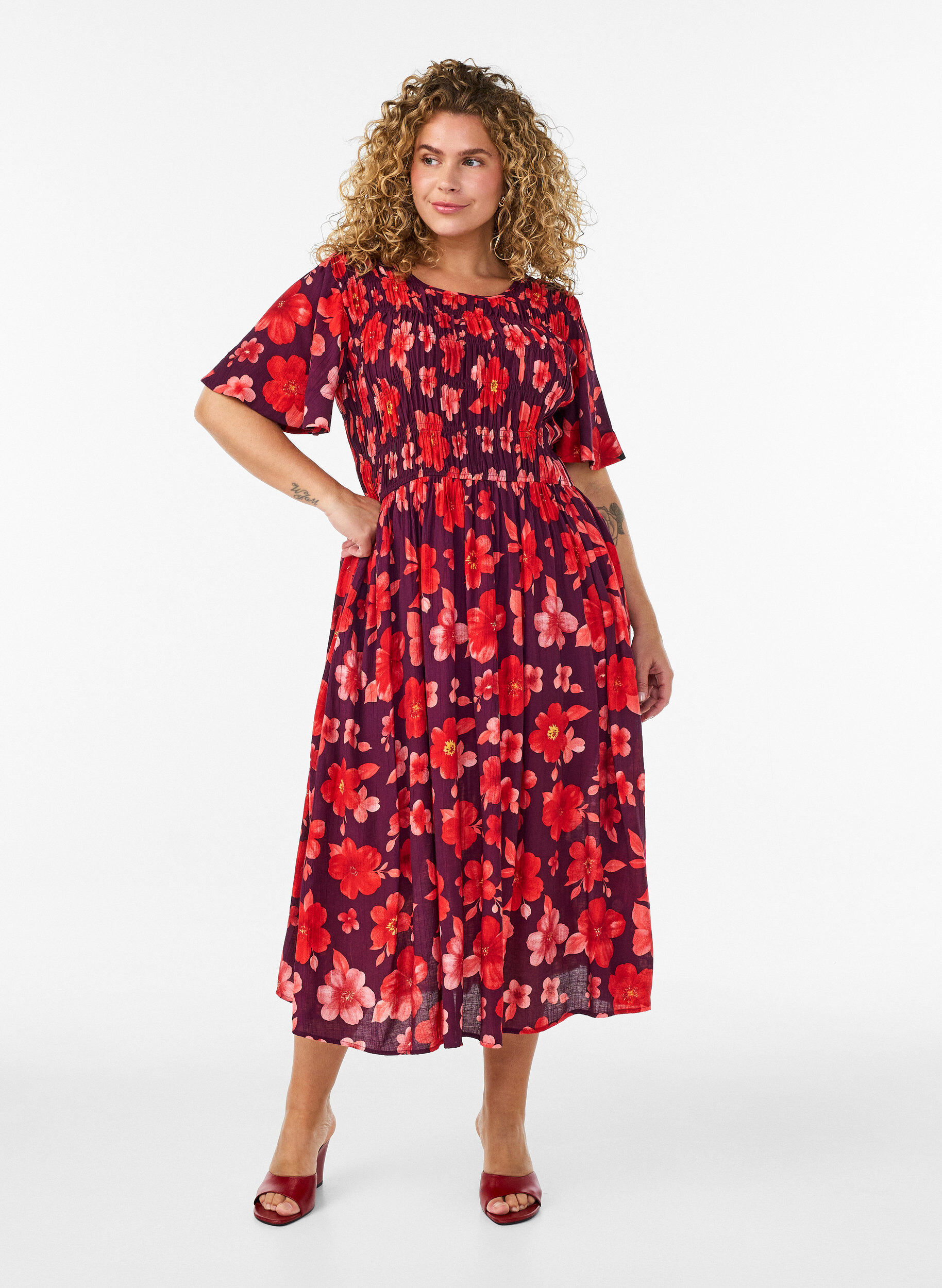 Kjole med smocking og blomstertrykk, Lilla, Model
