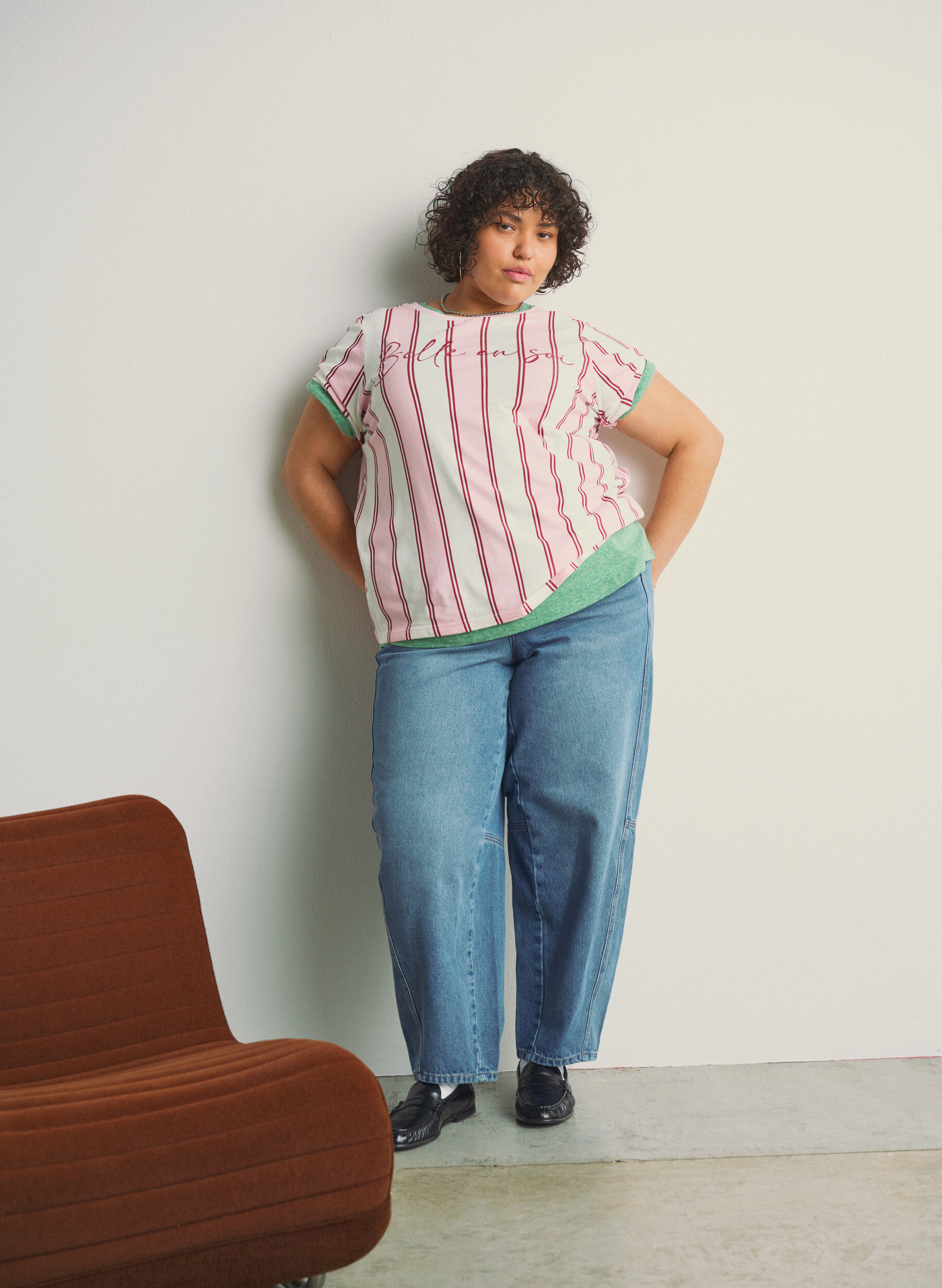 Zizzi T-skjorte med striper og teksttrykk, Rosa, Image image number 0