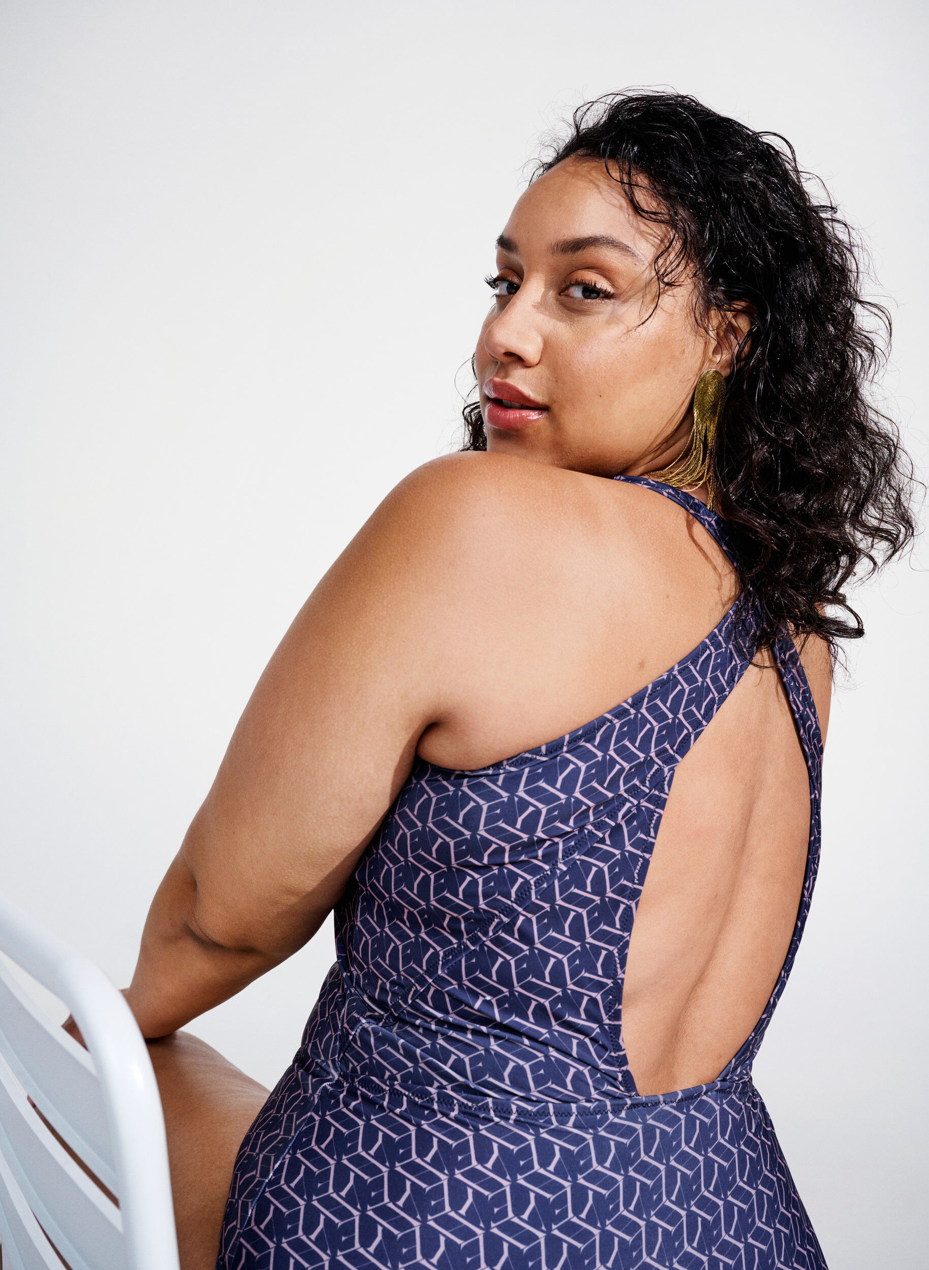 Zizzi Badedrakt med m&oslash;nster og krysset rygg, Text Print, Image image number 1