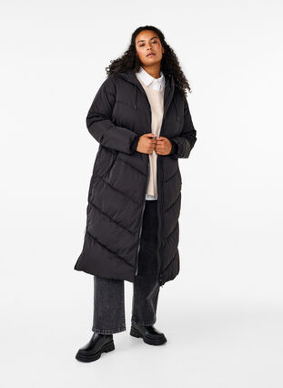 Zizzi Lang pufferjakke med hette og lommer, Black, Model image number 3