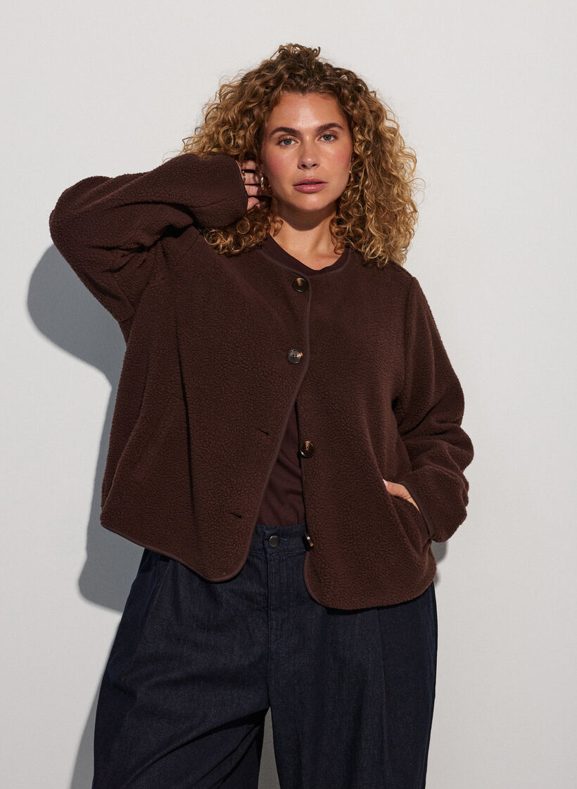 Teddyjakke med rund hals og knapper, Brun, Model image number 0