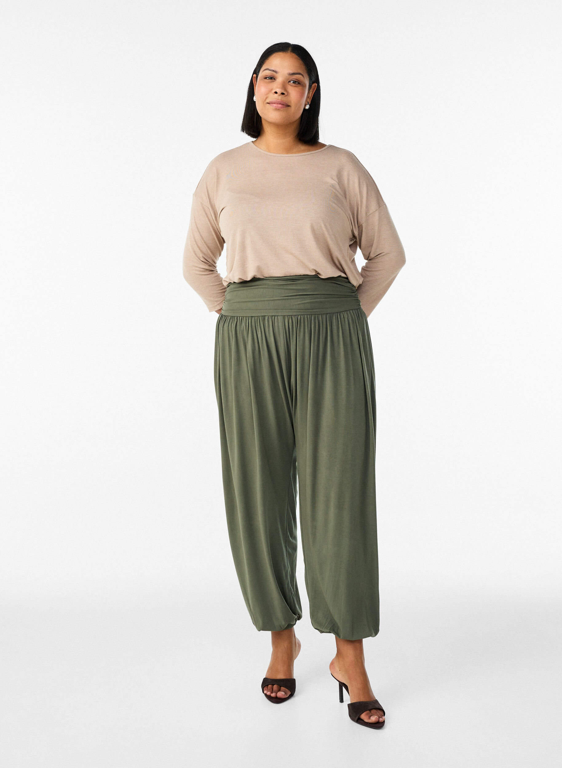 Zizzi Loose fit harem-bukser, Gr&oslash;nn, Model image number 0