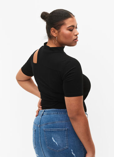 Kortermet bluse med utskåret parti, Black, Model image number 1