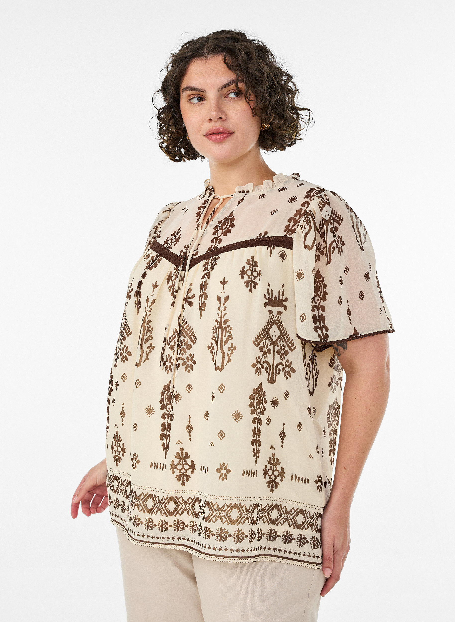 ZizziBluse med m&oslash;nster og heklet kant, Beige, Model image number 0