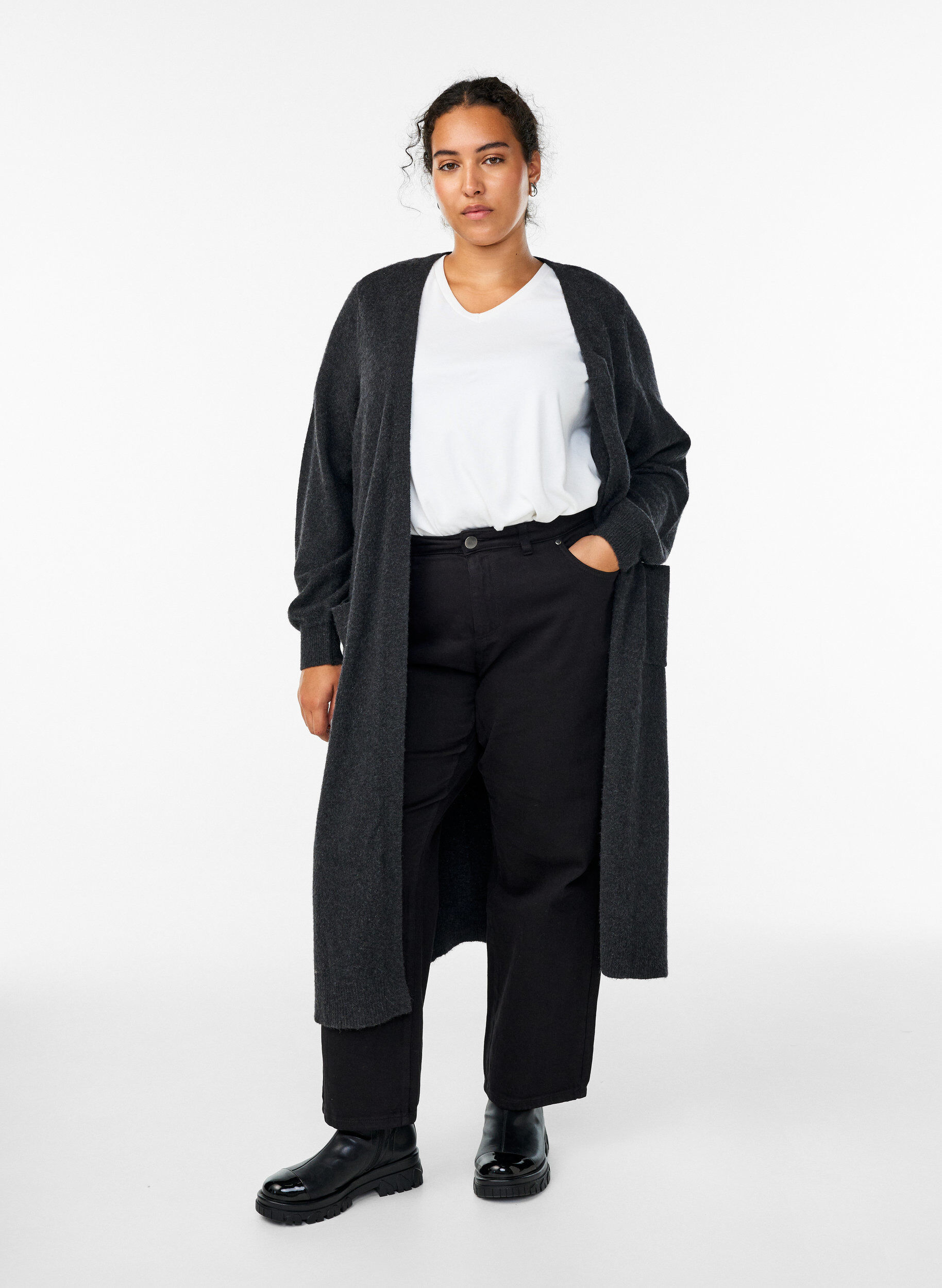 Lang strikket cardigan med lommer, Gr&aring;, Model