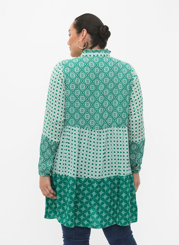 A-formet kjole med mønster og cutlines, Green AOP, Model image number 1