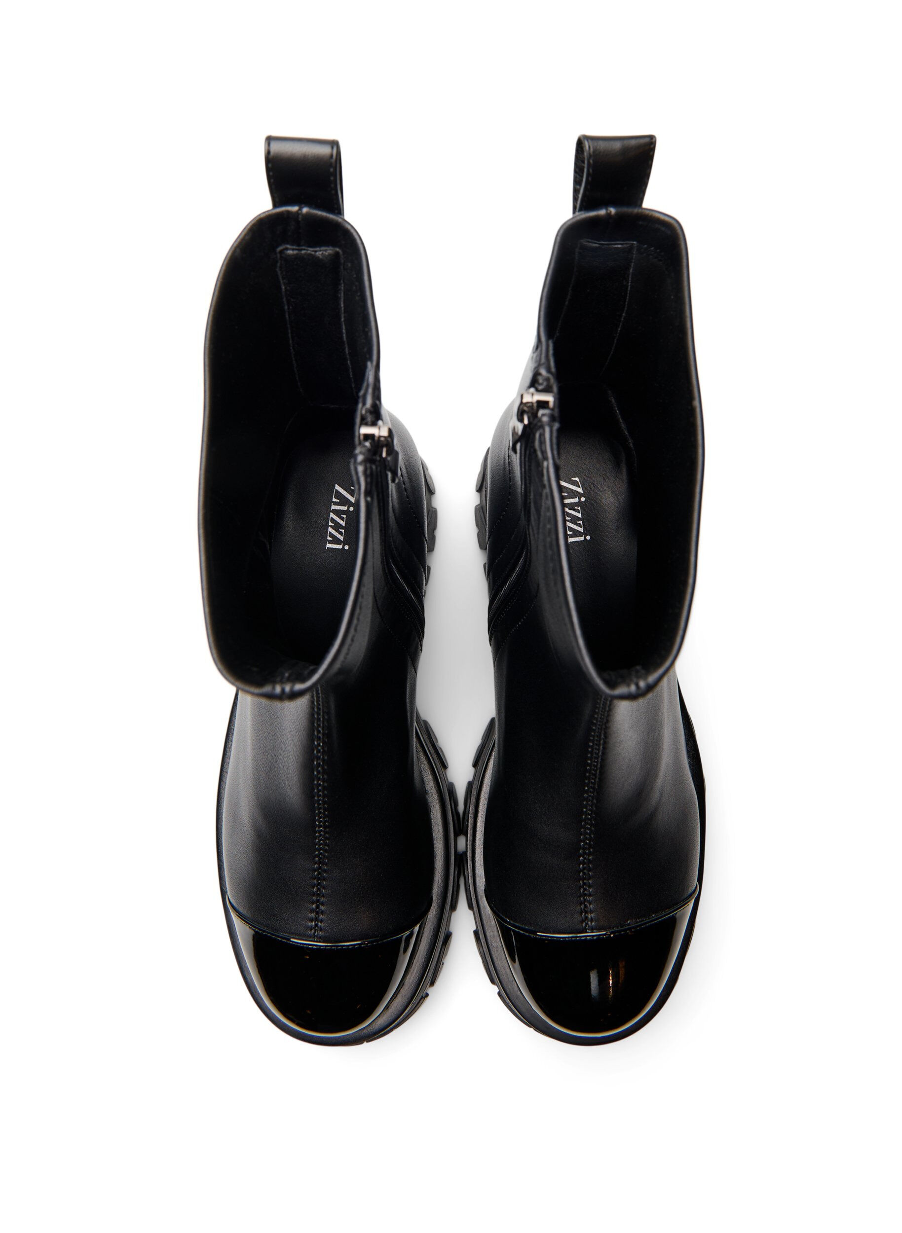 Zizzi Chunky ankelst&oslash;vel med lakdetalje, Svart, Packshot image number 2