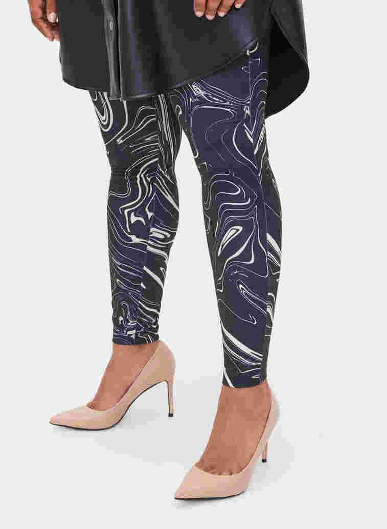 Leggings med mønster, Black Swirl AOP, Model