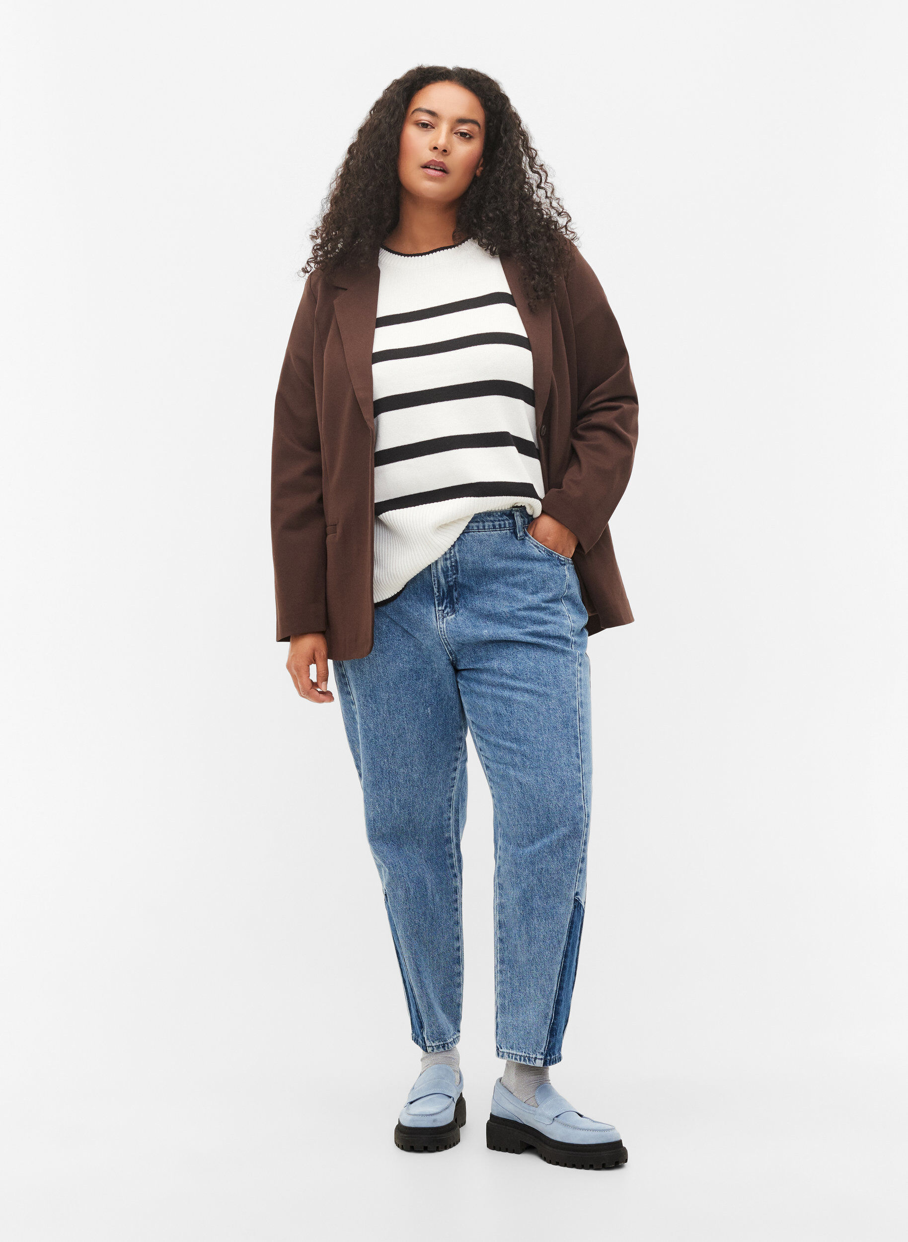 Cropped Mille mom jeans med colorblock Bl Str. 42 60 Zizzi
