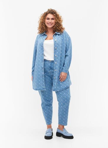 Mille mom fit jeans med mønster, Light blue denim, Model image number 0