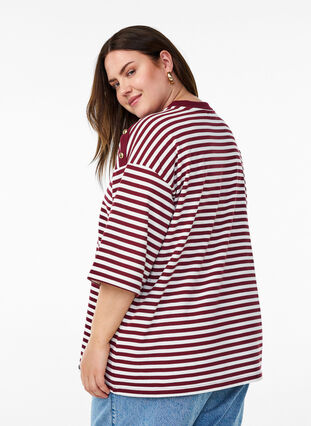Zizzi Stripete bluse med 3/4-ermer og knappedetaljer, Rød, Model image number 2
