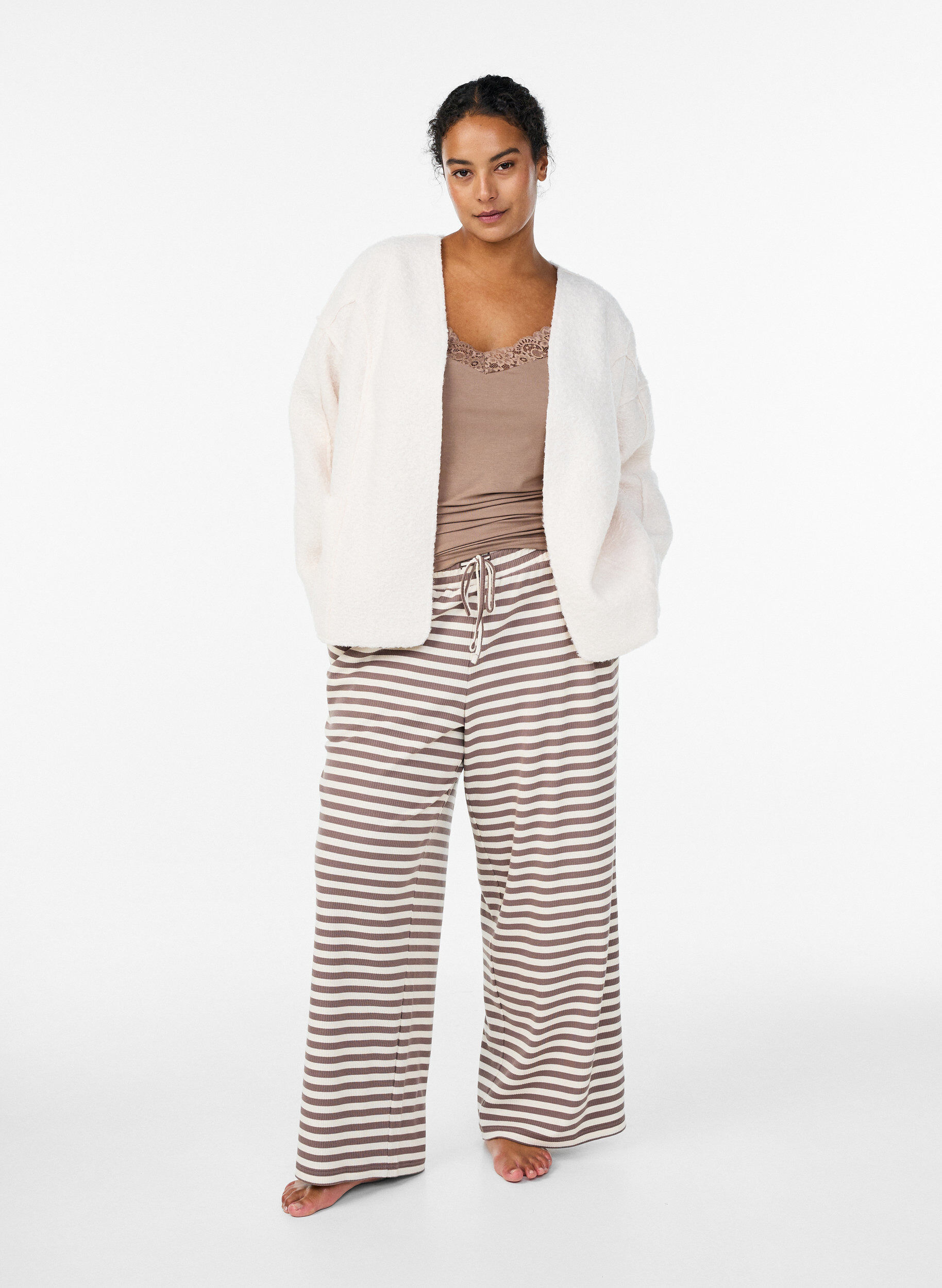 Zizzi Loose fit cardigan med lommer, Vanilje, Model image number 1