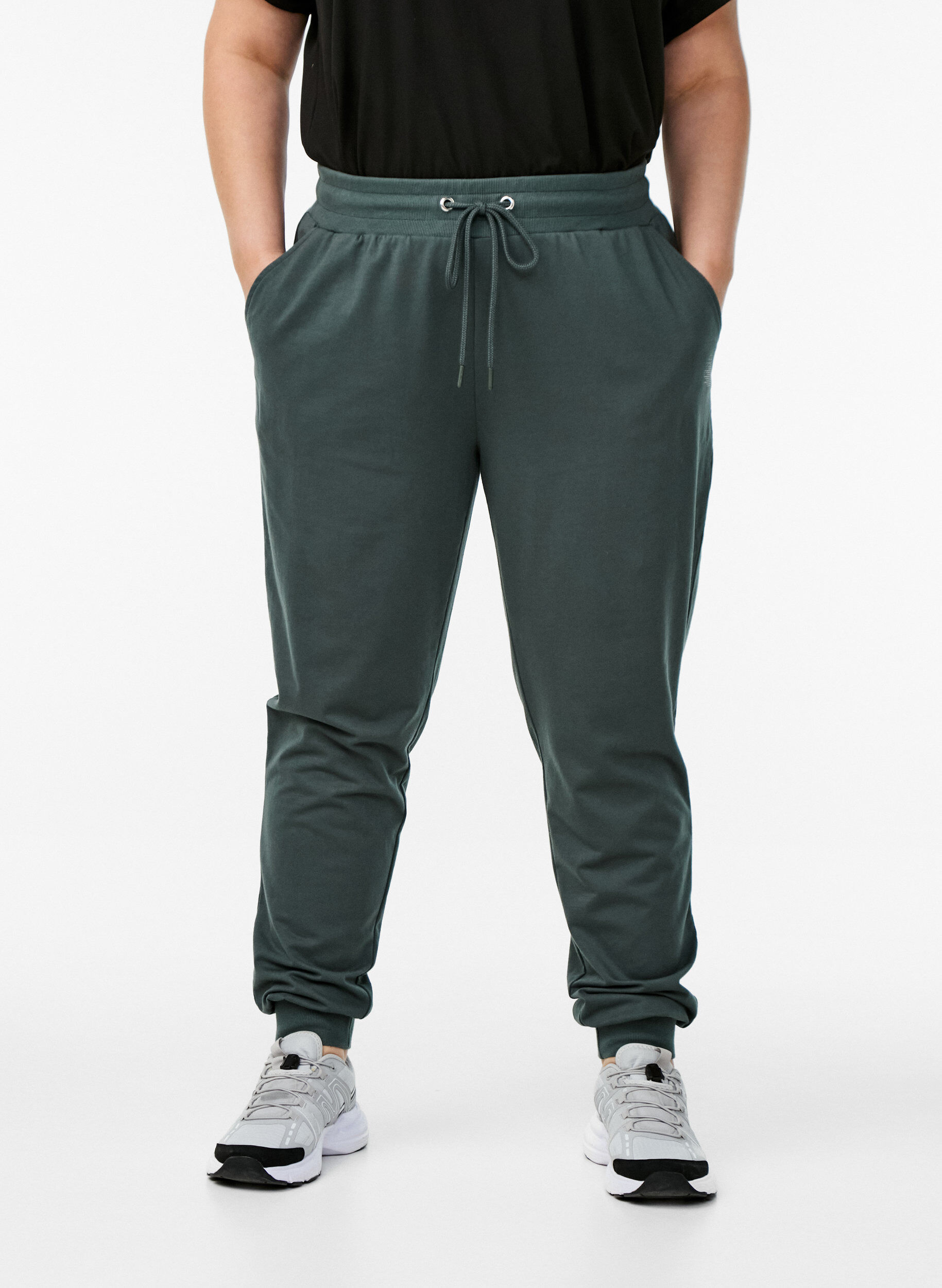 Zizzi L&oslash;se joggebukser med lommer, Gr&oslash;nn, Model image number 2
