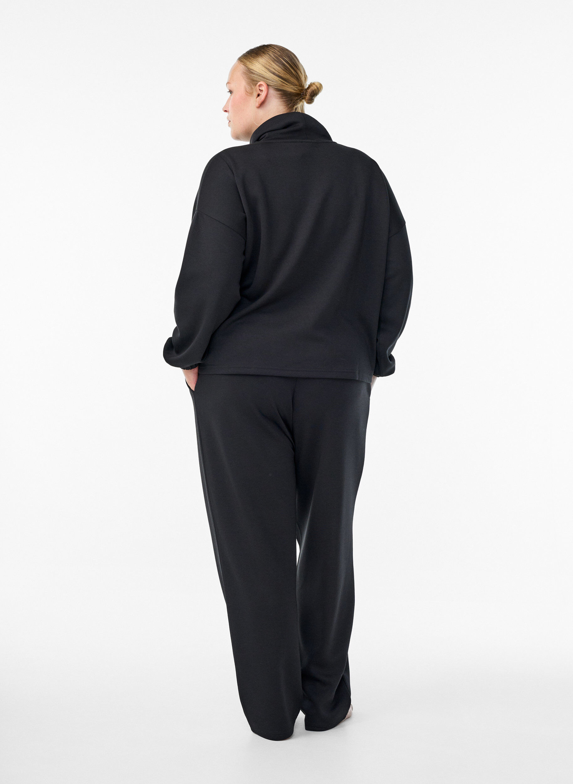 Zizzi L&oslash;stsittende bukser i modalblanding, Svart, Model image number 1