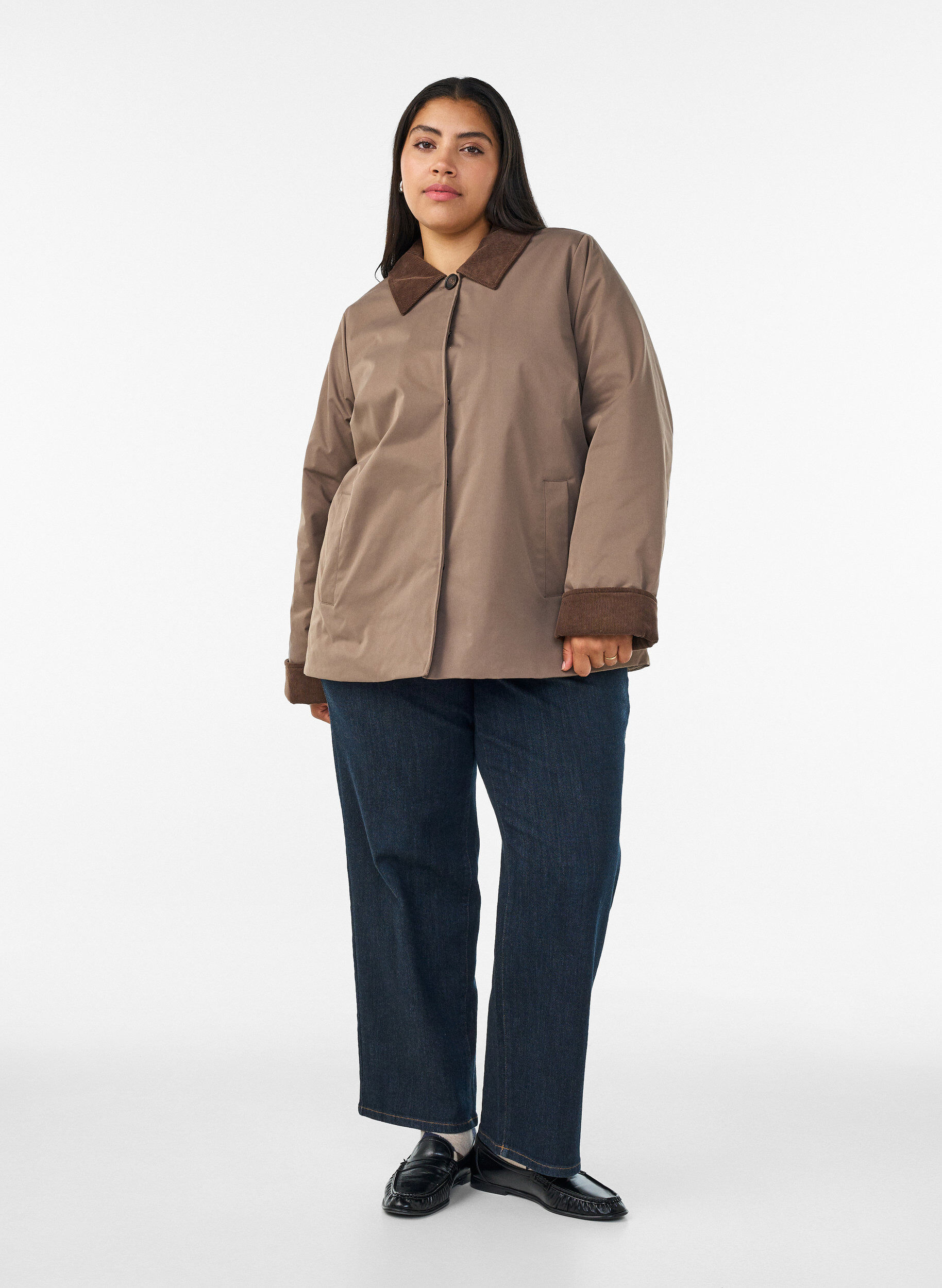 ZizziLett polstret jakke med cordfl&oslash;yelskrage, Brun, Model image number 1