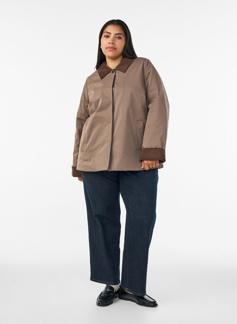 Lett polstret jakke med cordfl&oslash;yelskrage, Brun, Model image number 1