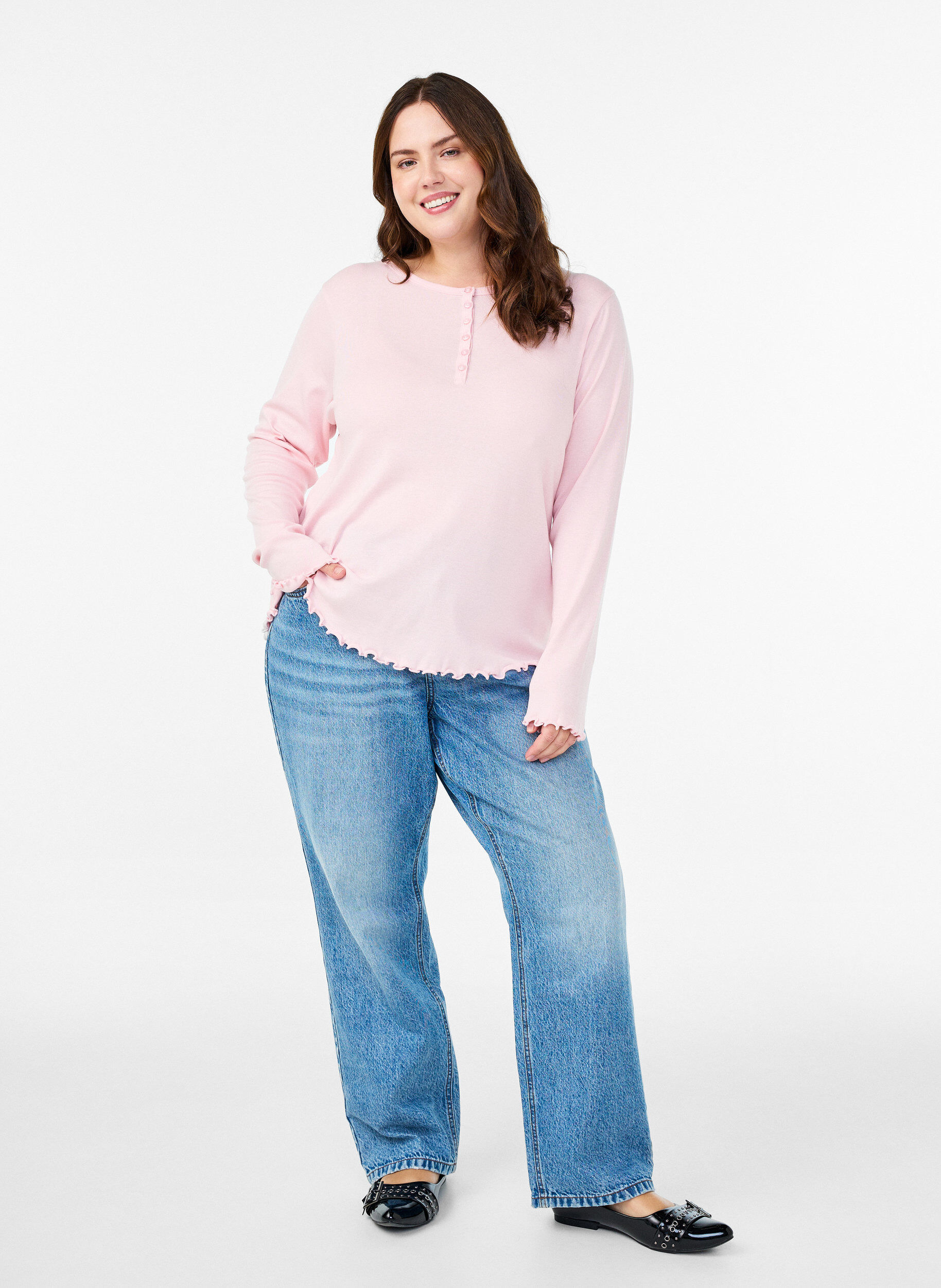 Zizzi Jerseybluse med knapper og b&oslash;lgede kanter, Rosa, Model image number 1