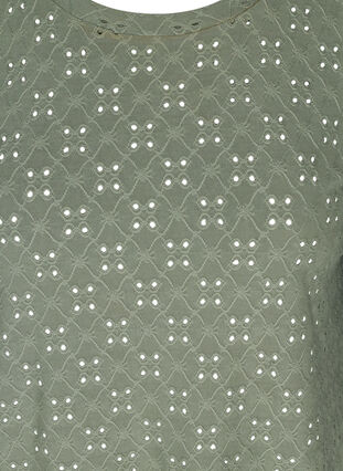 Bluse med 3/4-ermer og broderi anglaise, Agave Green, Packshot image number 2