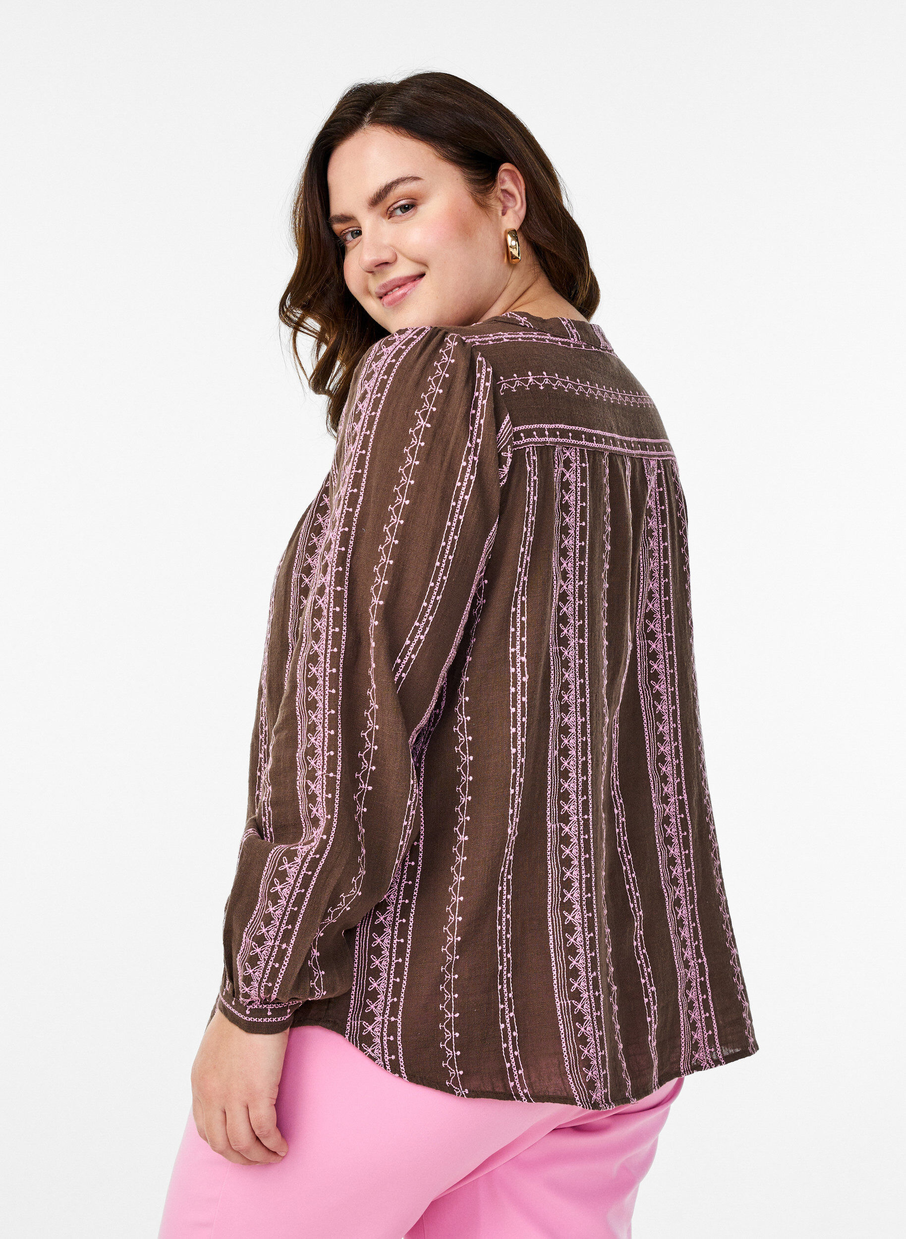 Zizzi Bluse med brodert m&oslash;nster, Brun, Model image number 2